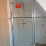 Dusche im Badezimmer
